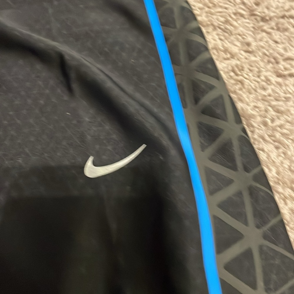 Nike Black and Blue Athletic Leggings - Picture 5 of 7
